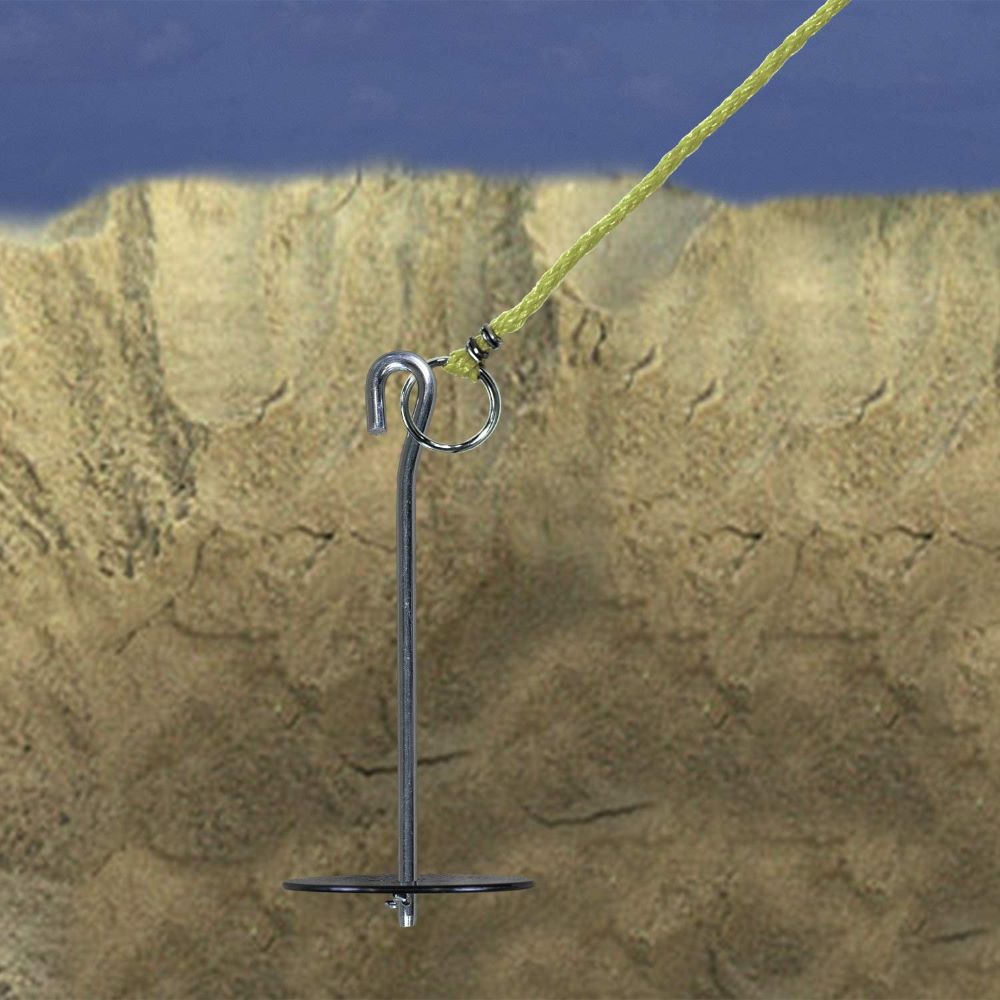 Beachlentopallopylväiden ankkurointijärjestelmä